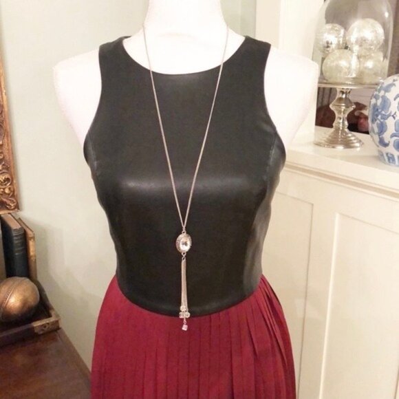 Silver Chain Crystal Pendant Necklace Dangle Style Nwt - Picture 2 of 4